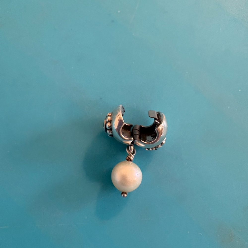 PANDORA PEARL OF WISDOM DANGLE CLIP - Picture 13 of 16